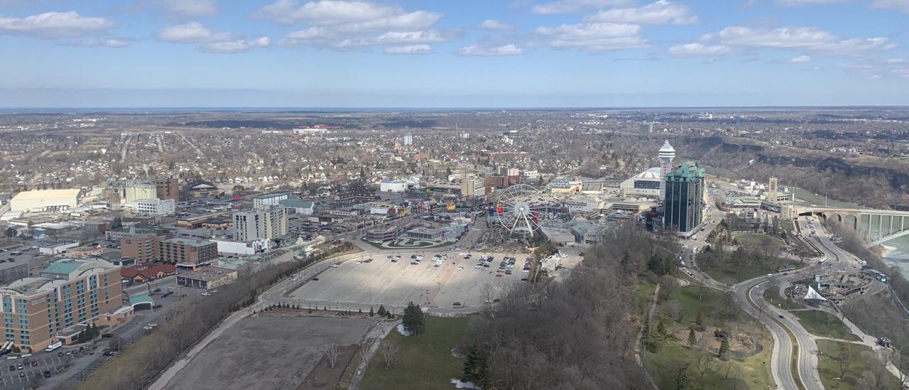 Вид на центр города со Skylon Tower